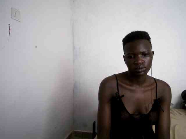 Prettieme12 webcam