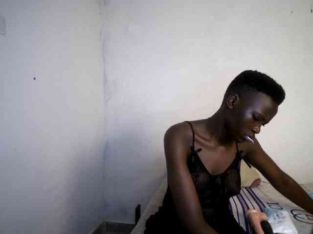 Prettieme12 webcam