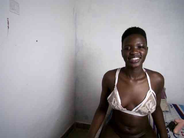 Prettieme12 webcam