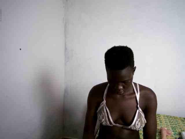 Prettieme12 webcam