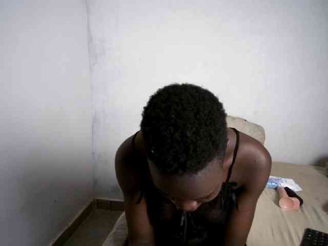 Prettieme12 webcam
