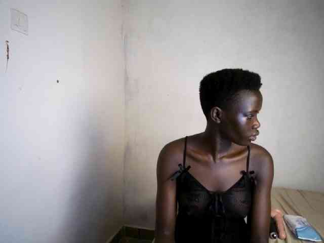 Prettieme12 webcam