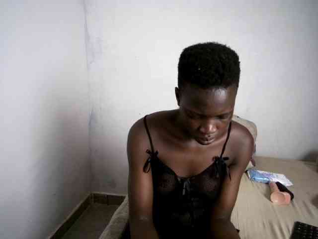 Prettieme12 webcam