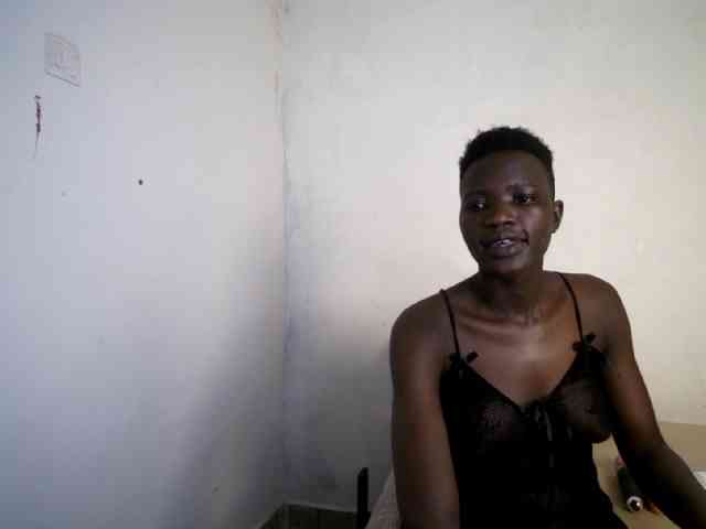 Prettieme12 webcam