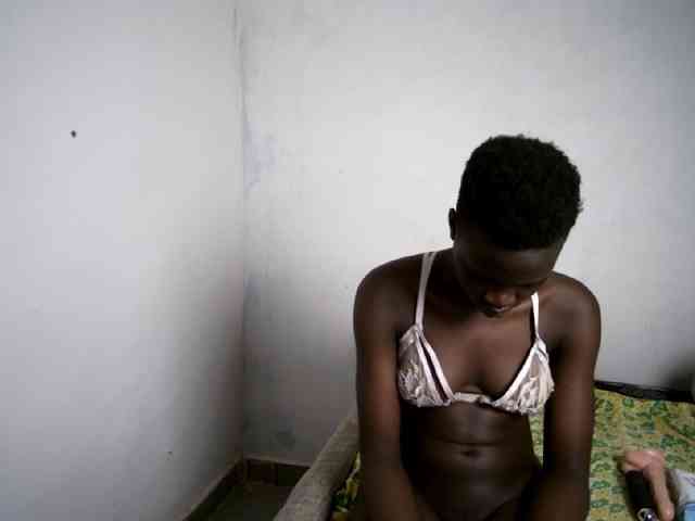 Prettieme12 webcam