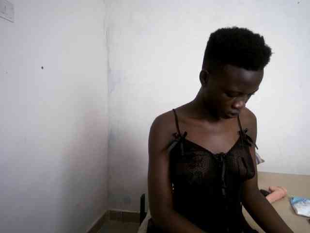 Prettieme12 webcam
