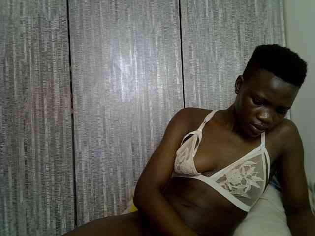 Prettieme12 webcam