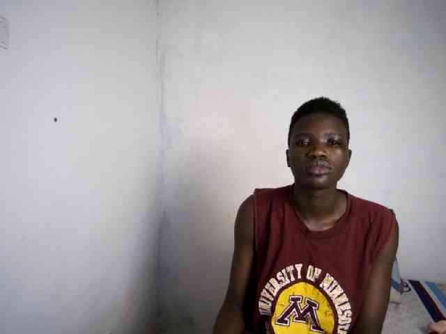 Prettieme12 webcam