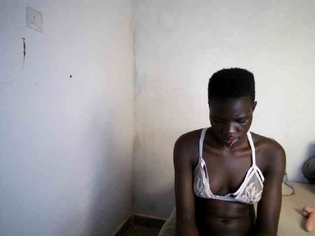 Prettieme12 webcam