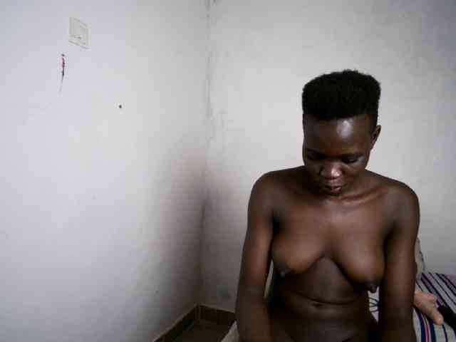 Prettieme12 webcam