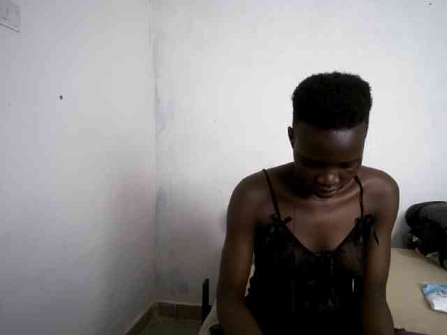 Prettieme12 webcam