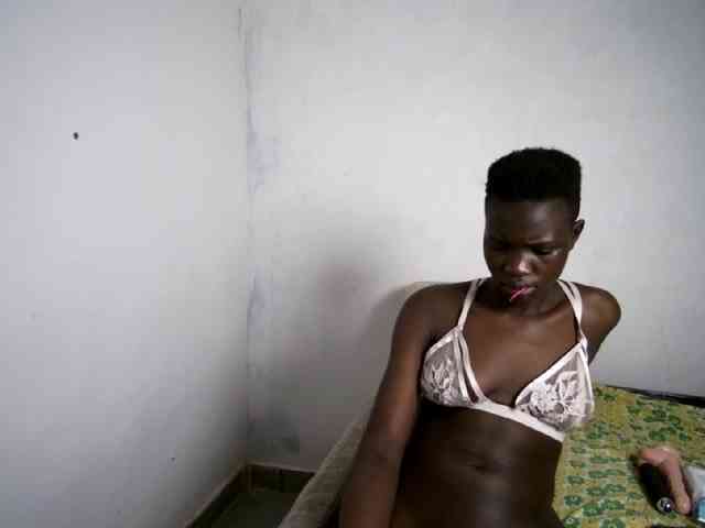 Prettieme12 webcam