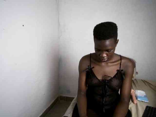 Prettieme12 webcam