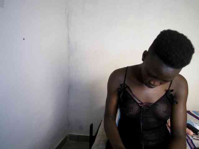 Prettieme12 webcam