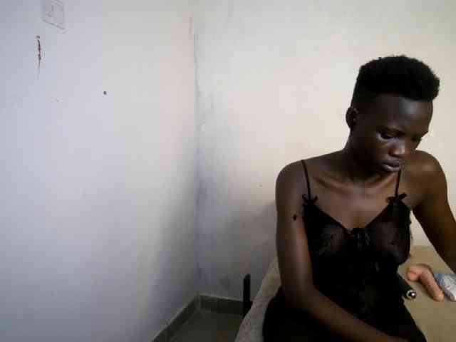 Prettieme12 webcam