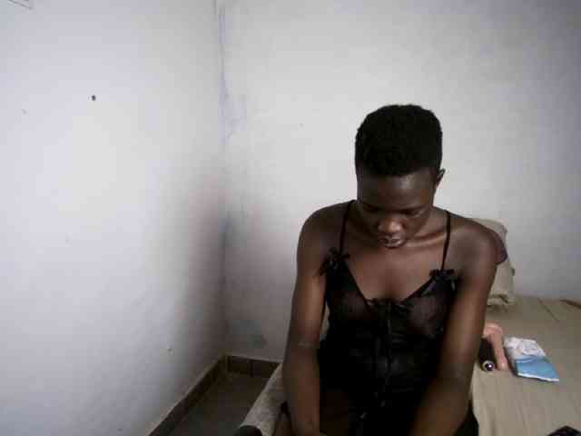 Prettieme12 webcam