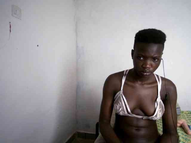 Prettieme12 webcam