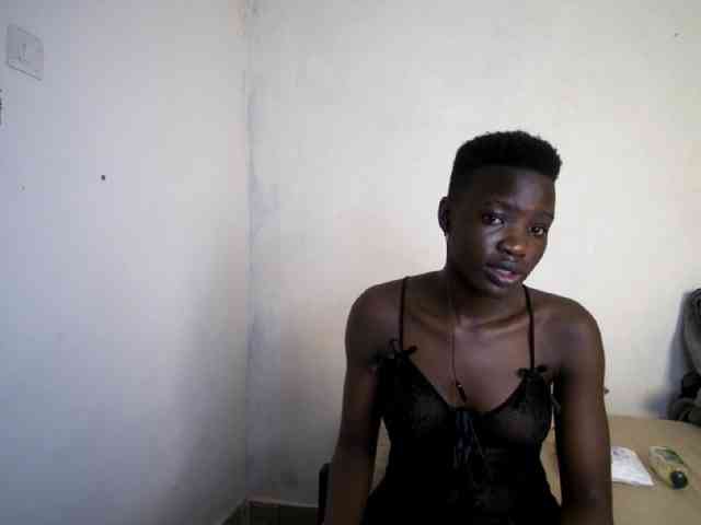 Prettieme12 webcam