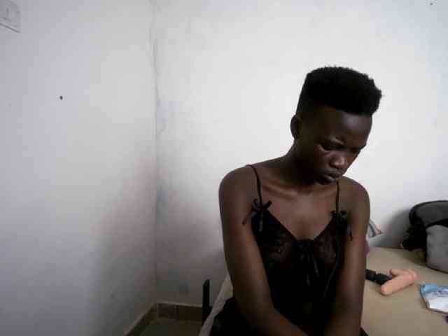 Prettieme12 webcam