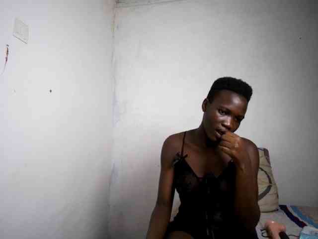 Prettieme12 Live Webcam on BongaCams