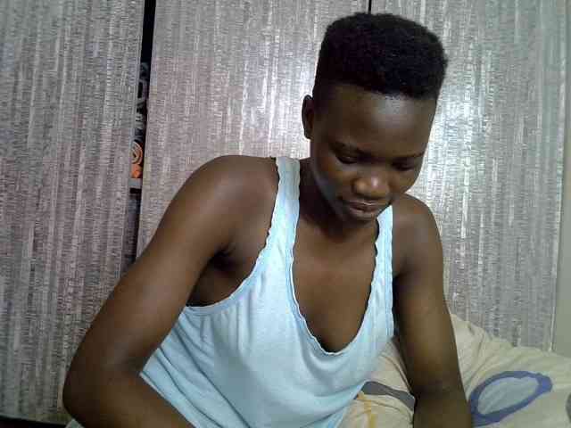 Prettieme12 webcam
