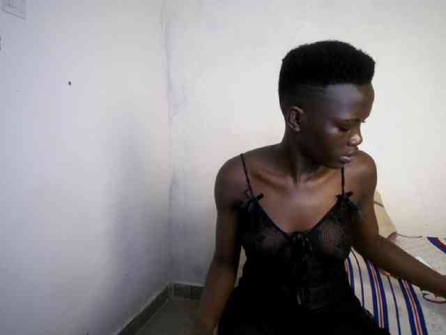 Prettieme12 webcam