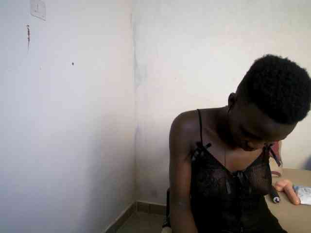 Prettieme12 webcam