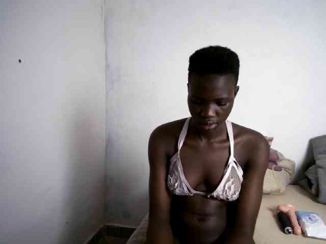 Prettieme12 webcam