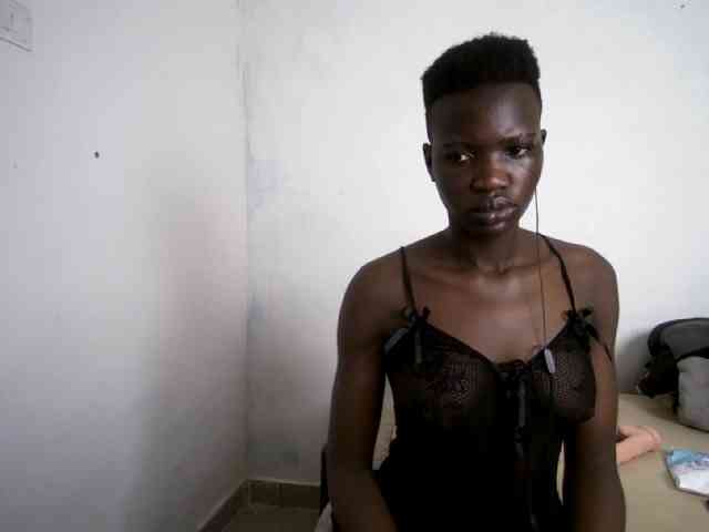 Prettieme12 webcam
