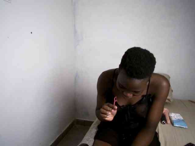 Prettieme12 webcam