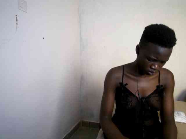 Prettieme12 webcam