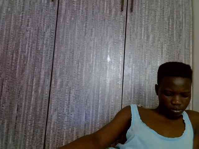 Prettieme12 webcam