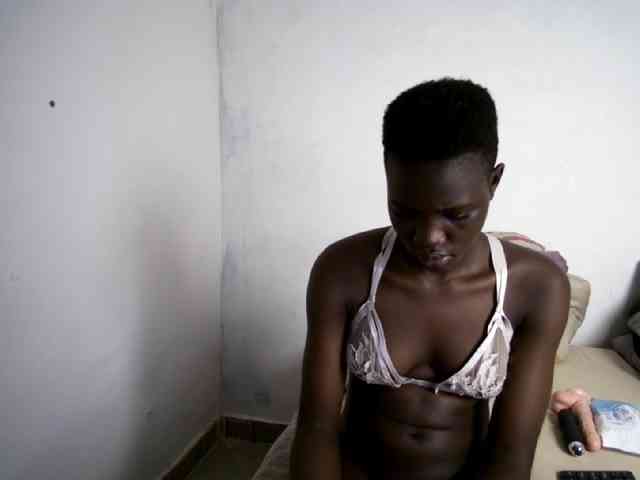Prettieme12 webcam