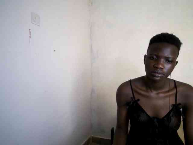 Prettieme12 webcam