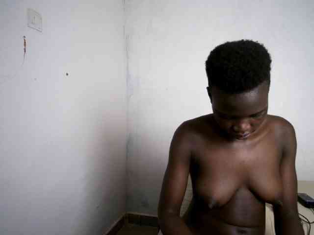 Prettieme12 webcam