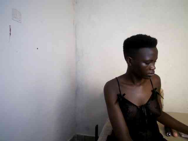 Prettieme12 webcam