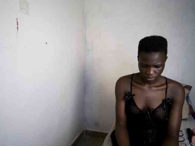Prettieme12 webcam