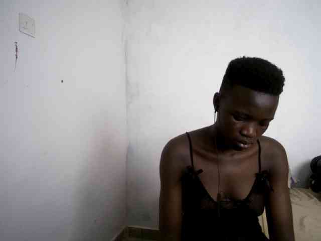 Prettieme12 webcam