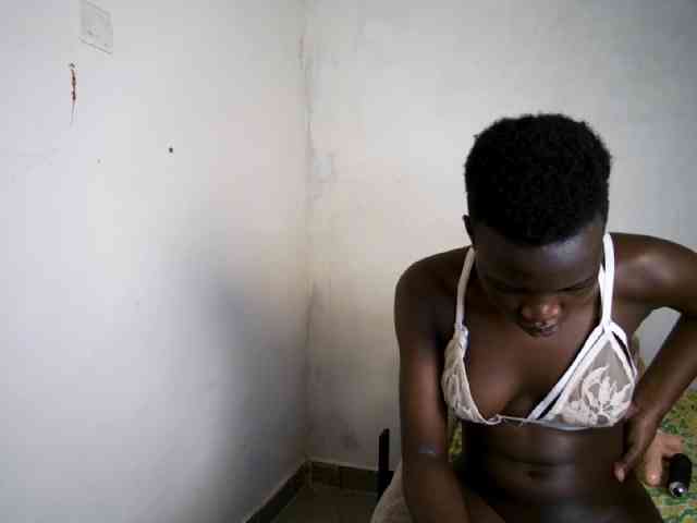 Prettieme12 webcam