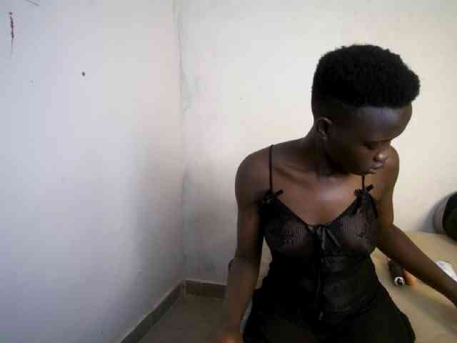 Prettieme12 webcam