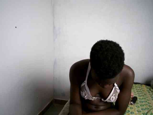 Prettieme12 webcam