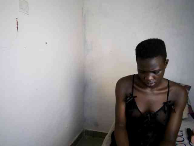 Prettieme12 webcam