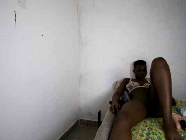 Prettieme12 webcam