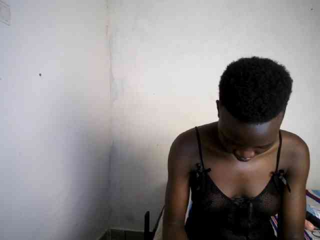 Prettieme12 webcam