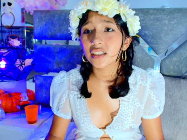 Realdoncella live cam on BongaCams