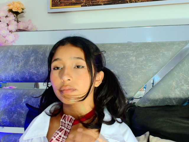 Realdoncella live cam on BongaCams