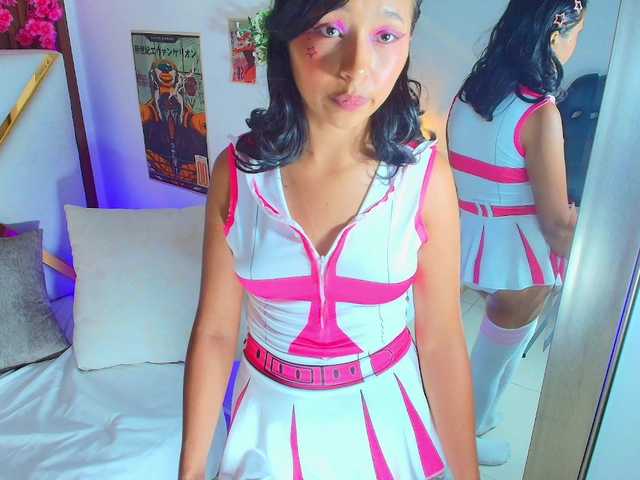Realdoncella live cam on BongaCams