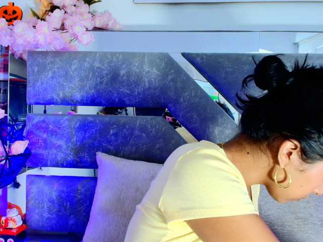 Realdoncella live cam on BongaCams