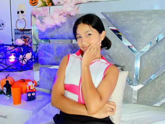 Realdoncella live cam on BongaCams