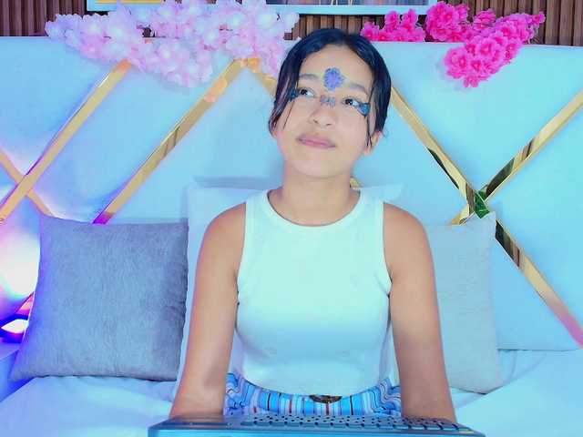Realdoncella live cam on BongaCams